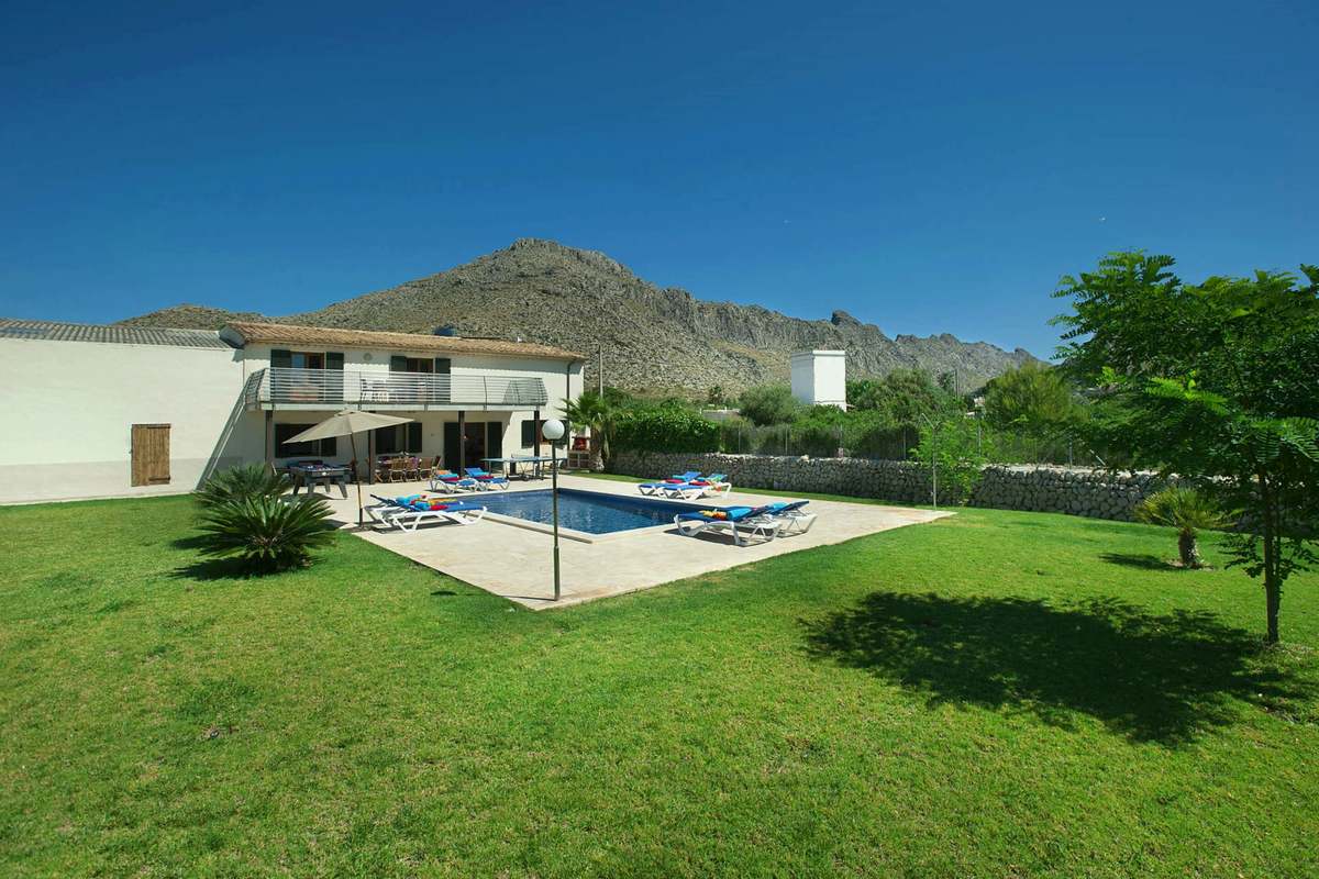 4 bedroom holiday villa walking distance to Puerto Pollensa beach